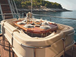Outdoor dining - Sun-Kissed Sailing Adventure in Split, Croatia (Split)