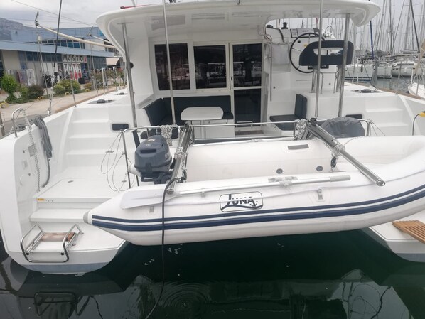 A white boat with a cabin, a motor, and a brand name 'LUNA' on the side.