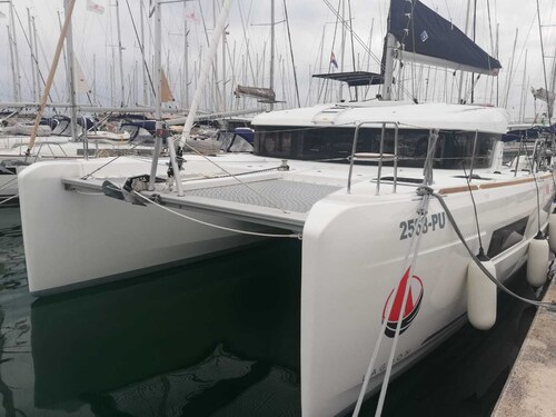 Dubrovnik Delight: A Sun-Kissed Sailing Experience