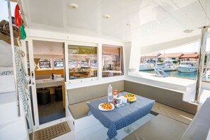 Outdoor dining - Sun-Kissed Sailing Adventure in Split, Croatia (Split)