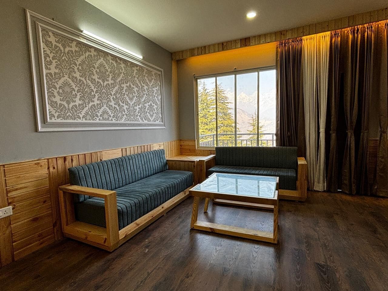 Family Triple Room | Desk, free WiFi, bed sheets