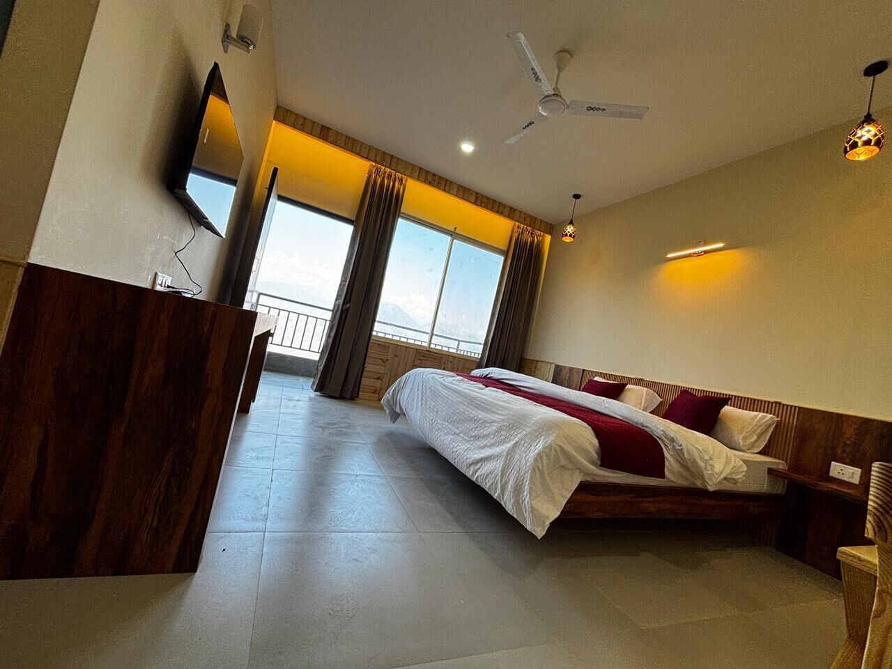 Desk, free WiFi, bed sheets