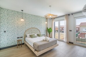 5 bedrooms, iron/ironing board, WiFi, bed sheets