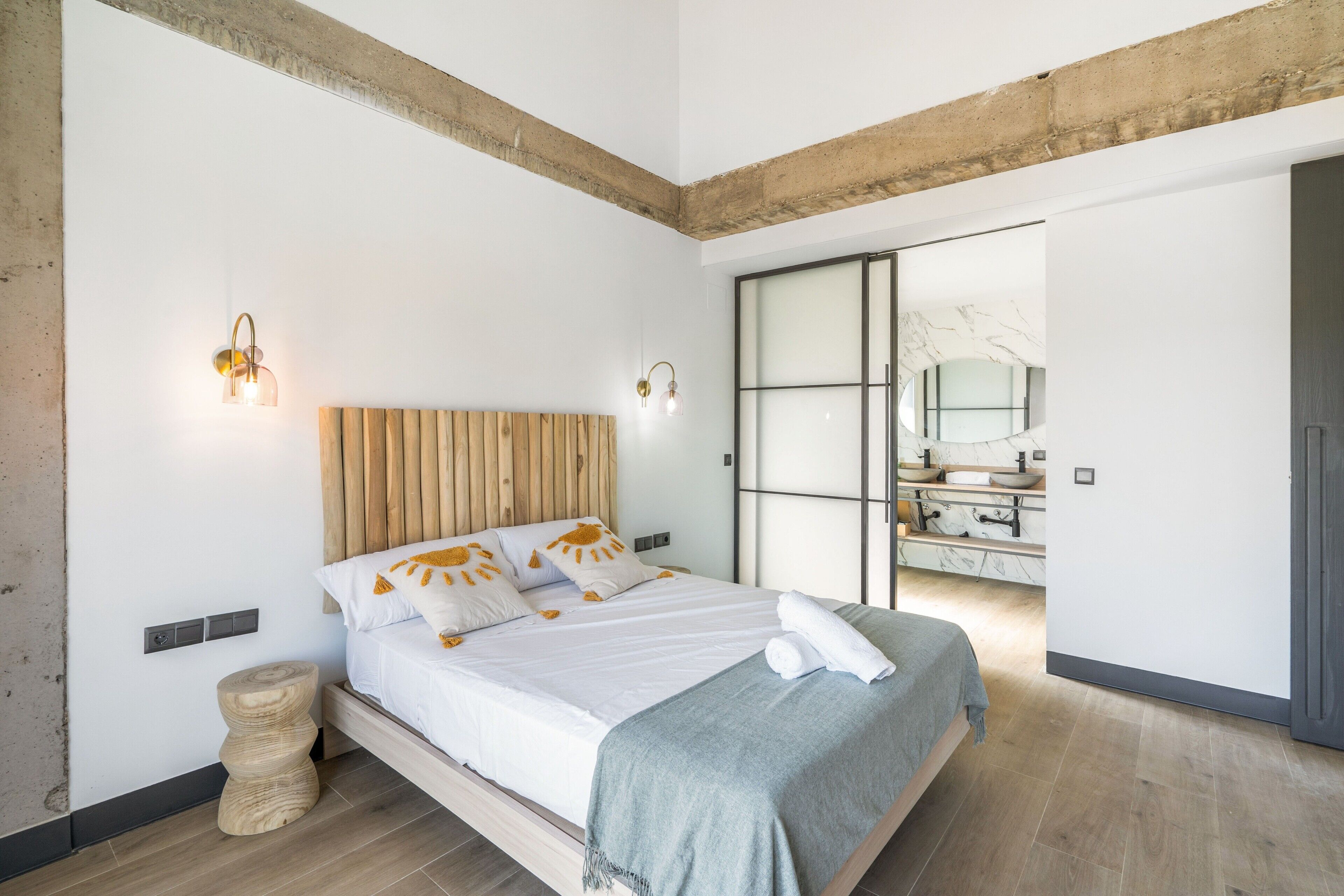 5 dormitorios, tabla de planchar con plancha, wifi y ropa de cama