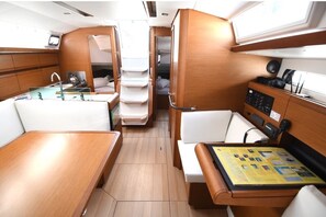 2 bedrooms - Dubrovnik Delight: A Sun-Kissed Sailing Experience (Komolac)