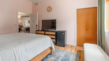 Ferros/tábuas de passar roupa, acesso à internet, roupa de cama