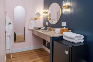 Bathroom - Rent All 5 Suites at Peach Tree Inn (Cobden)