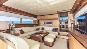 Living area - Sun-Kissed Sailing Adventure in Split, Croatia (Kaštel Gomilica)