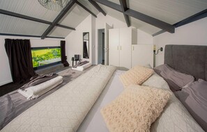 2 bedrooms, iron/ironing board, travel cot, free WiFi - Pet friendly home in Krasic with sauna (Krasic)