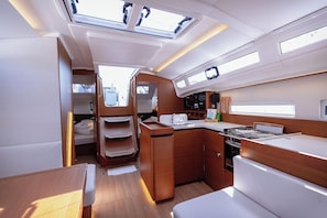 Room - Sun-Kissed Sailing Adventure in Split, Croatia (Kaštel Gomilica)