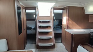 4 bedrooms - Dubrovnik Delight: A Sun-Kissed Sailing Experience (Komolac)