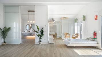 Tabla de planchar con plancha, wifi, ropa de cama