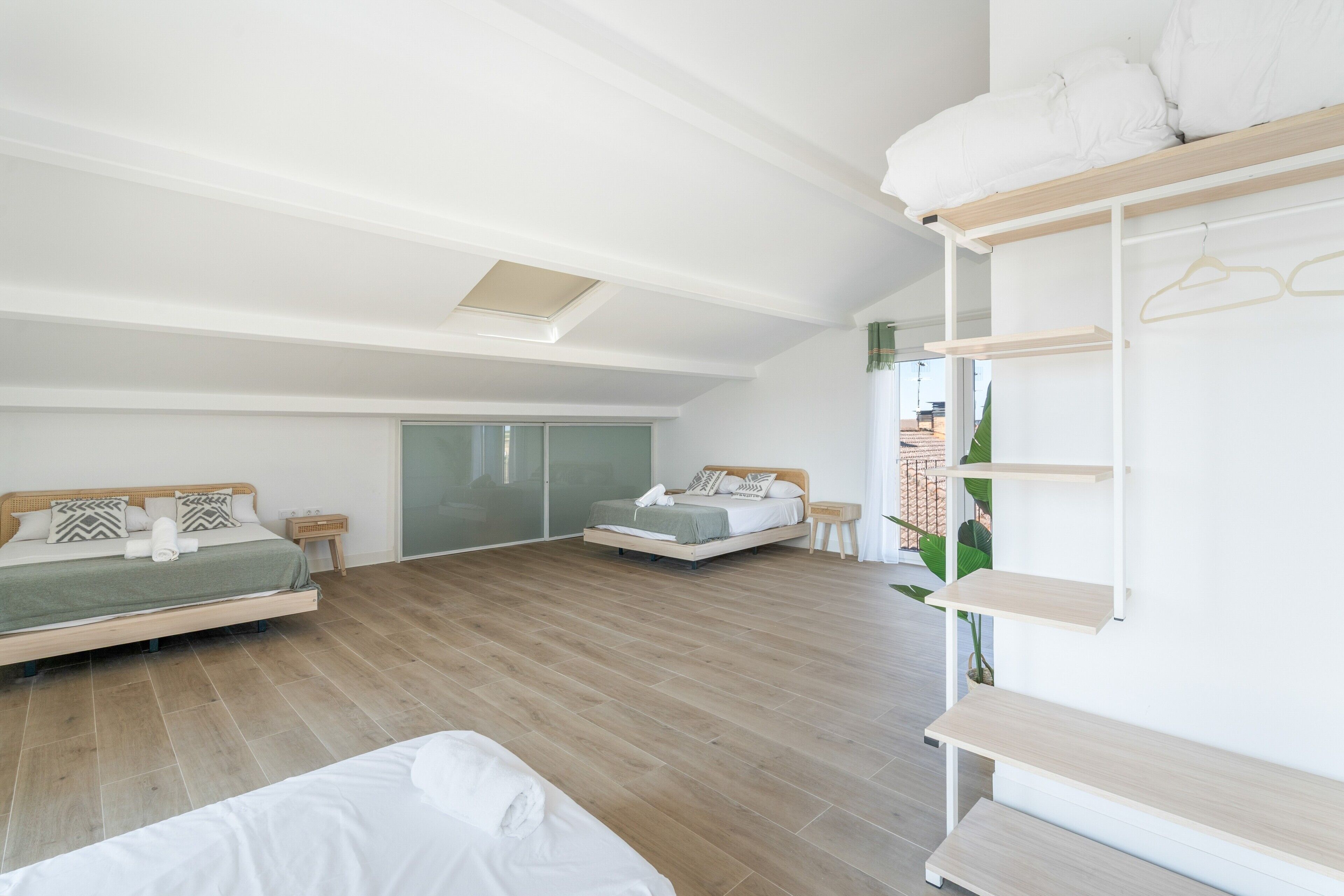 5 chambres, fer et planche à repasser, Wi-Fi, draps fournis
