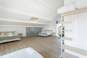5 bedrooms, iron/ironing board, WiFi, bed sheets