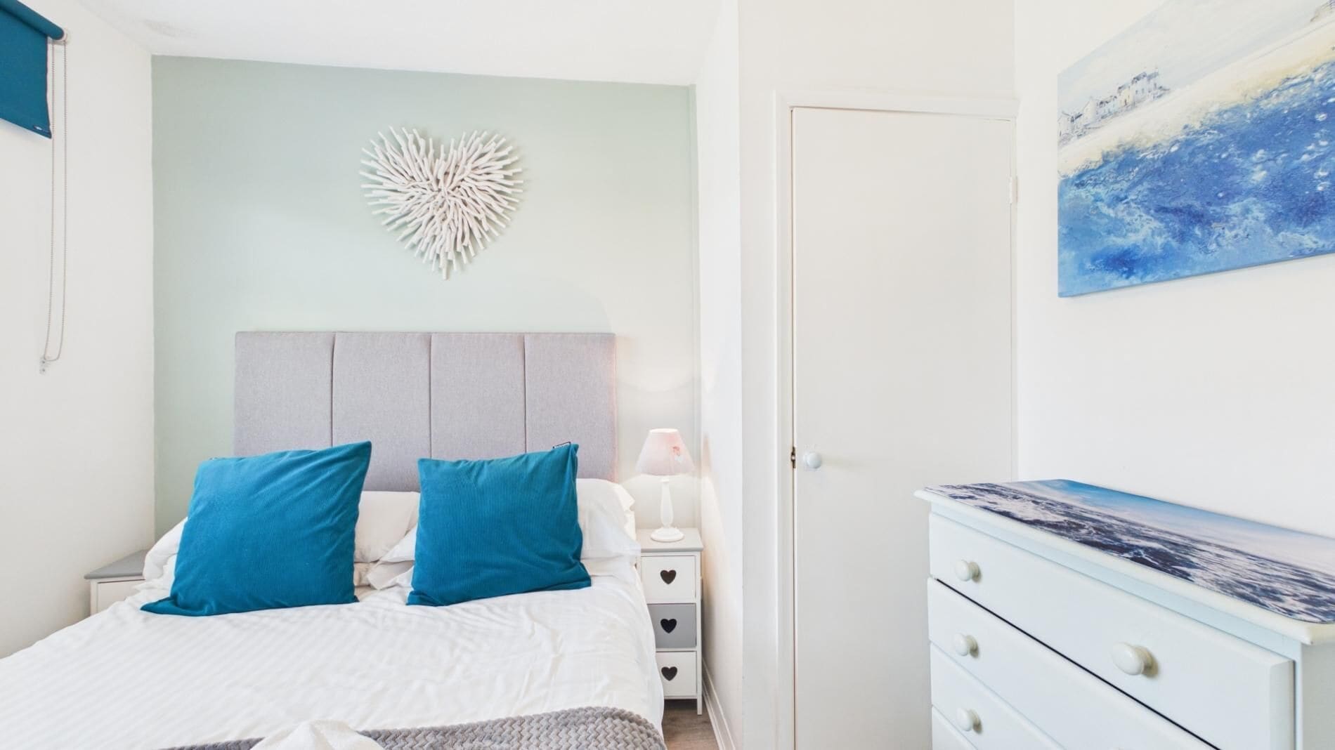 2 bedrooms, iron/ironing board, bed sheets