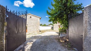 Property grounds - Awesome home in Barban (Barban)