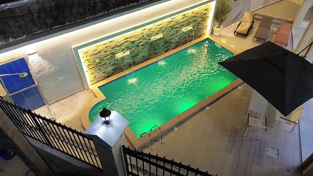 حمام سباحة