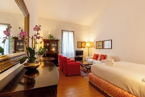 Deluxe Apartment, Non Smoking | Iron/ironing board (on request), WiFi (free) - Palazzo Farini Suites (Ravenna)