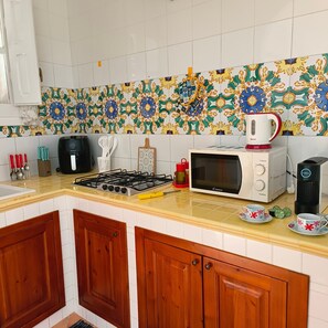 Fridge, microwave, stovetop, coffee/tea maker - Apartment 'Margio San Vito Lo Capo' 350 m from San Vito Lo Capo Beach (San Vito Lo Capo)