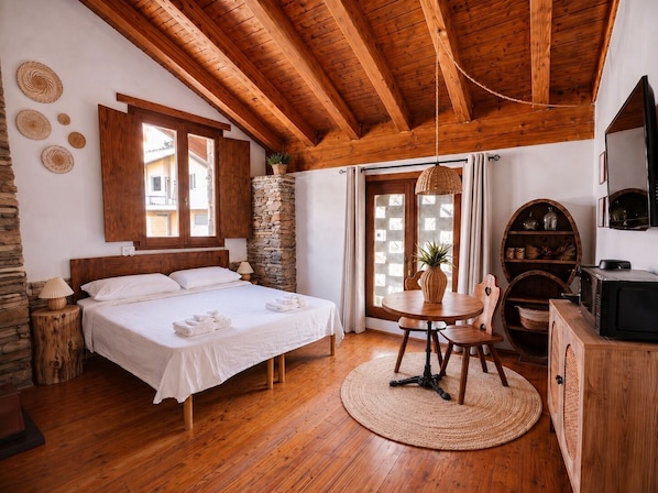 1 bedroom, in-room safe, iron/ironing board, free WiFi