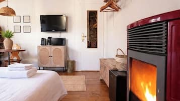In-room safe, free WiFi, bed sheets