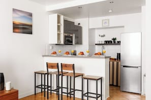 Coffee/tea maker, fridge, microwave, stovetop - Cozy 1BR in the Heart of Le Marais for 4 Guests (Paris)