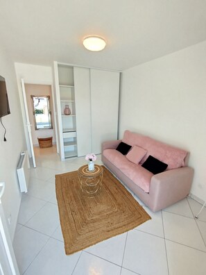 Living area - Vrbo Property (Dammarie-les-Lys)