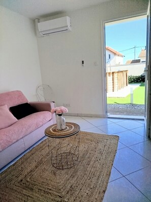 Living area - Vrbo Property (Dammarie-les-Lys)
