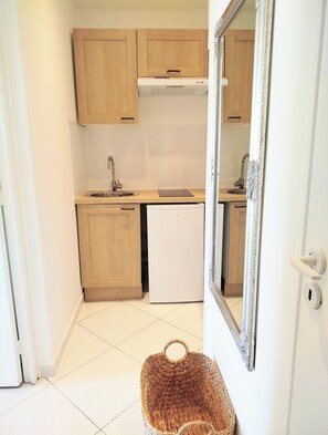 Private kitchen - Vrbo Property (Dammarie-les-Lys)