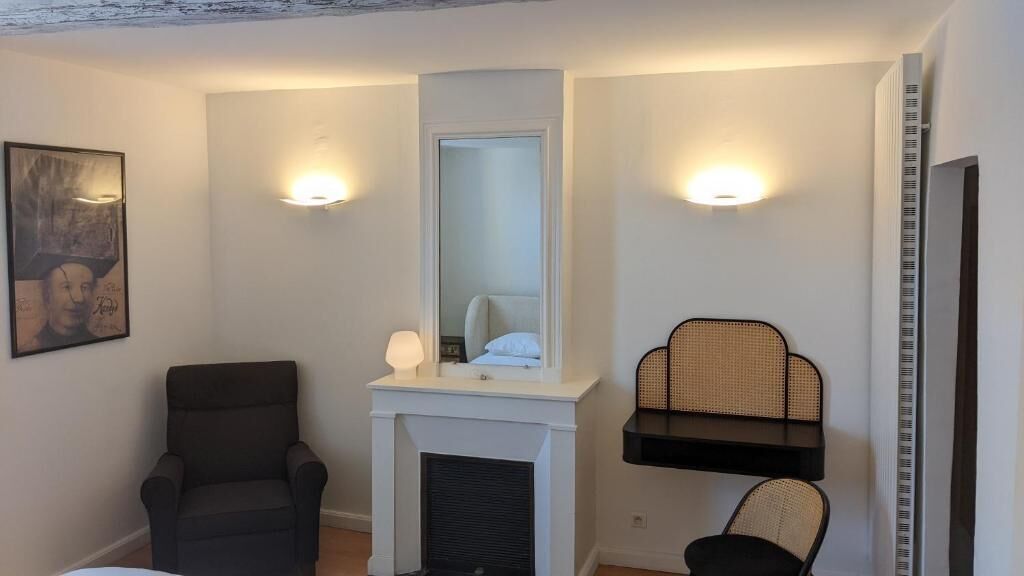 Chambre Voltaire, terrasse en bord de Sorgue | Intérieur