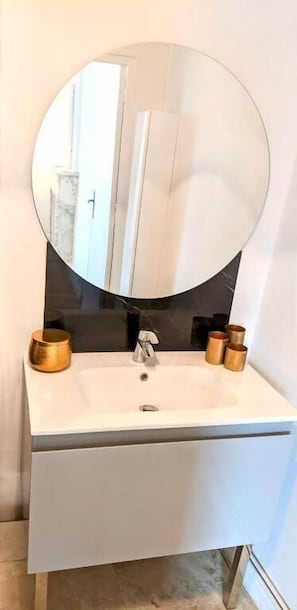 Chambre Beckett, terrasse en bord de Sorgue, Clim | Badezimmer
