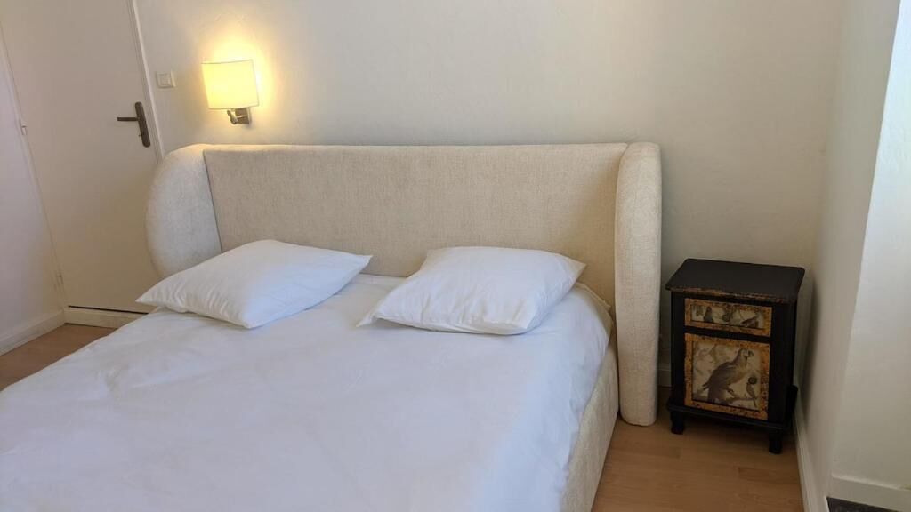 Chambre Voltaire, terrasse en bord de Sorgue | Wi-Fi gratuit, draps fournis