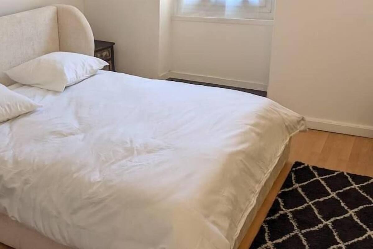 Chambre Voltaire, terrasse en bord de Sorgue | Free WiFi, bed sheets
