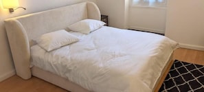 Chambre Voltaire, terrasse en bord de Sorgue | Kostenloses WLAN, Bettwäsche