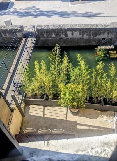 Chambre Voltaire ou Chambre Beckett, terrasse en bord de Sorgue