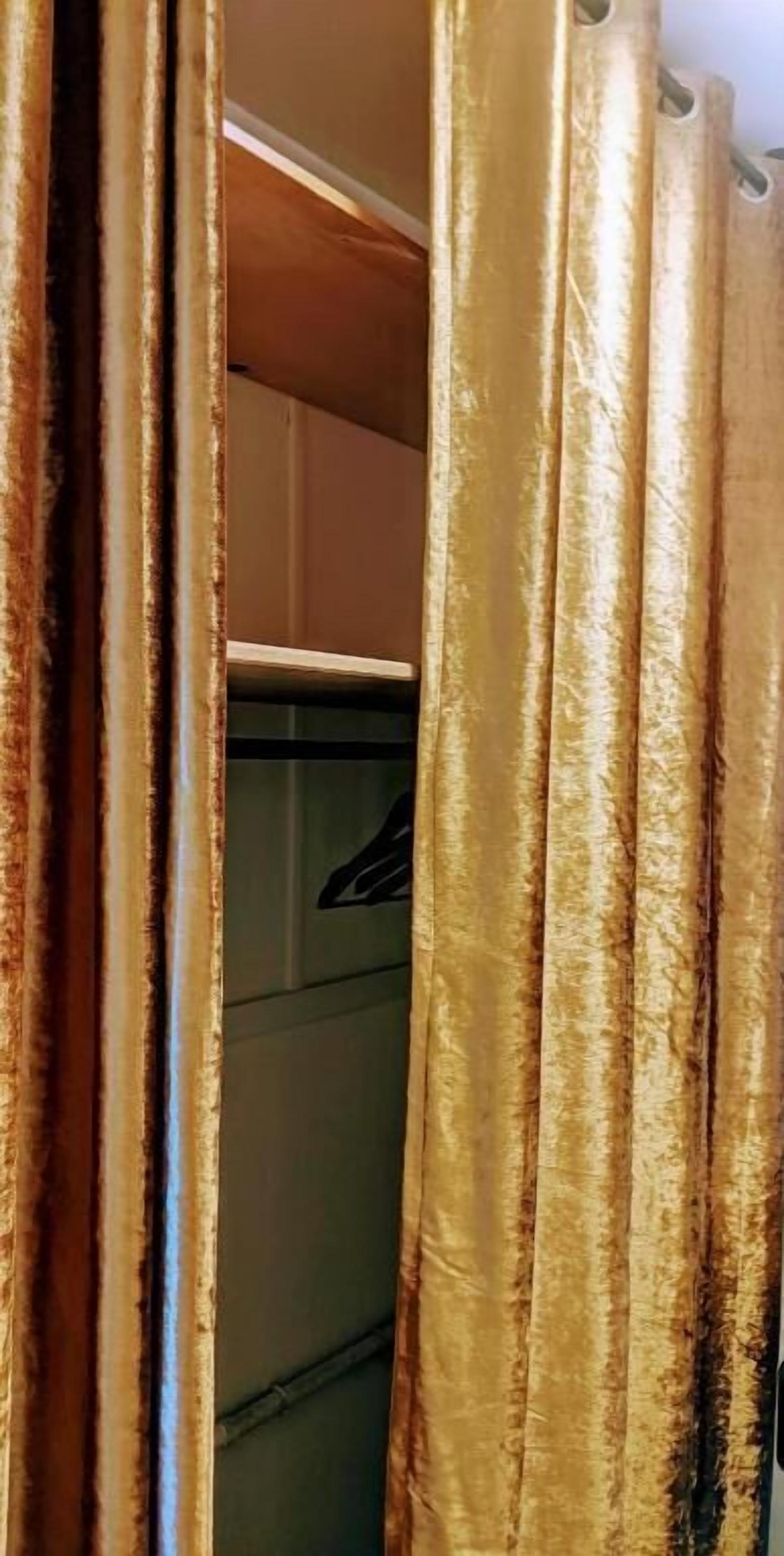 Chambre Voltaire, terrasse en bord de Sorgue | Free WiFi, bed sheets