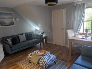 Living area - Inverness apartment ,close to raigmore hospital, Inches retail park. (Inverness)