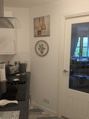 Private kitchen - Inverness apartment ,close to raigmore hospital, Inches retail park. (Inverness)