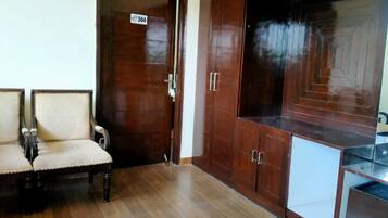 Family Twin Room, Pool View | Interior