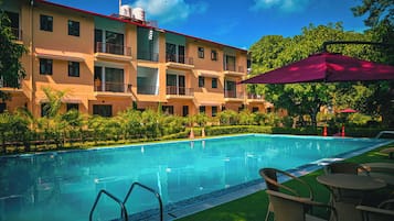 10 piscinas al aire libre