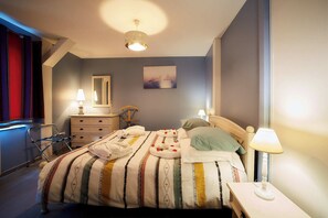 Iron/ironing board, WiFi, bed sheets - L'ALBATROS—Le Clos des Hirondelles. Vacation rental with private spa and garden (Le Hanouard)