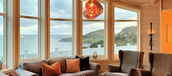 Sea views and beach life at Hosnastranda