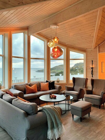 Sea views and beach life at Hosnastranda