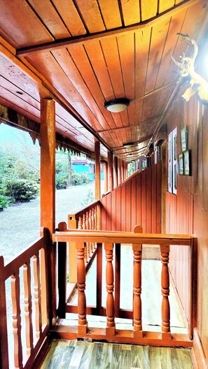 Deluxe Double Room, Balcony, Mountain View | Interior - Jo stel Heritage Nagbeli Resort (Gyalshing)