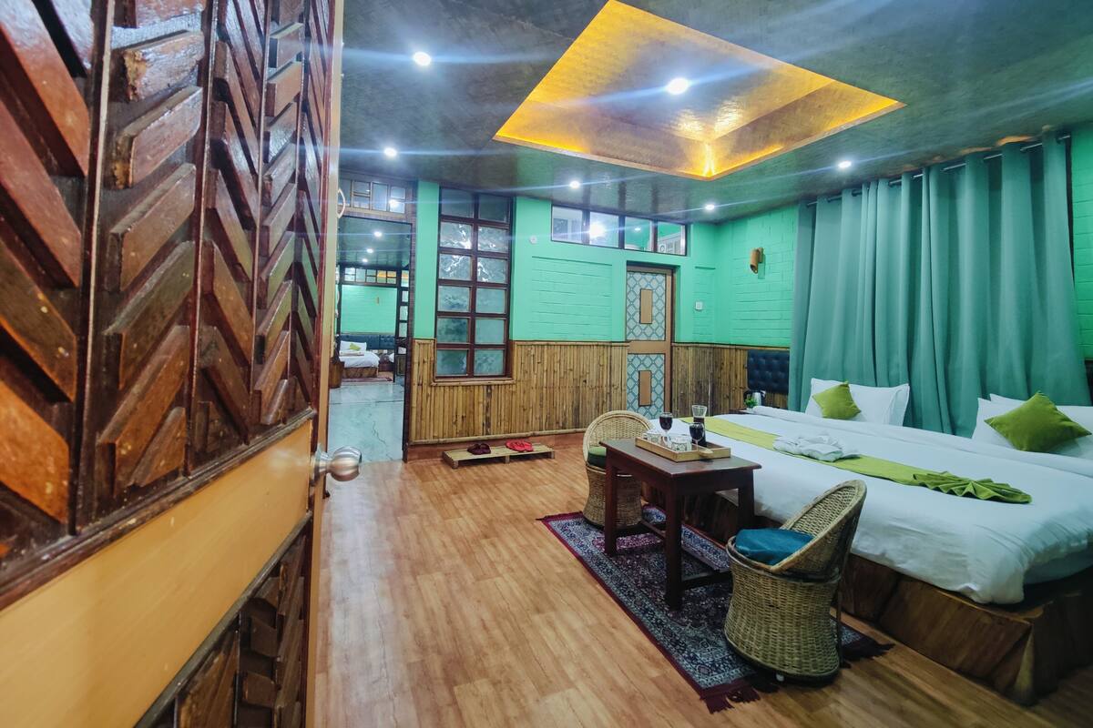Deluxe Double Room | Desk, WiFi (free)