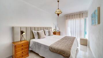 Iron/ironing board, bed sheets