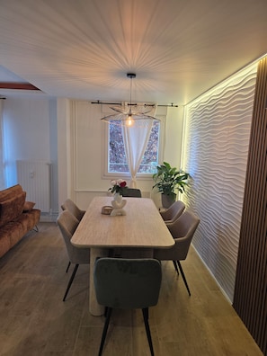 Dining - Luxury Apartment • 3 Suites • 2 Parking Lots • 5 min Downtown (Strasbourg)