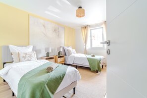 Iron/ironing board, WiFi, bed sheets - Luxury Apartment • 3 Suites • 2 Parking Lots • 5 min Downtown (Strasbourg)