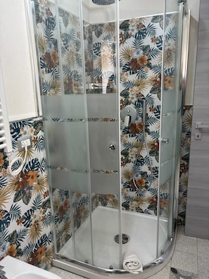 Deluxe Double or Twin Room, Garden View | Bathroom | Shower, hair dryer, towels, soap - La Corte di Pirandello (Agrigento)