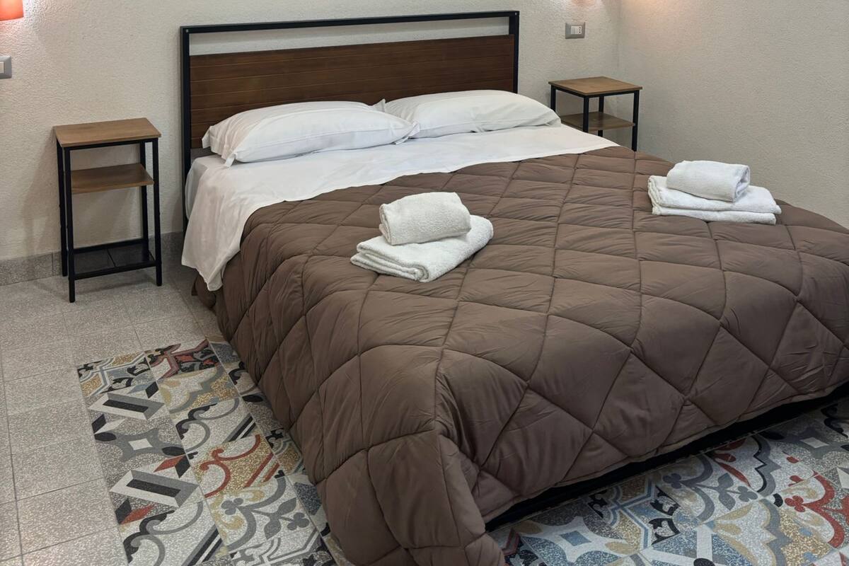 Quarto triplo superior | Cofres nos quartos, escrivaninha, Wi-Fi de cortesia